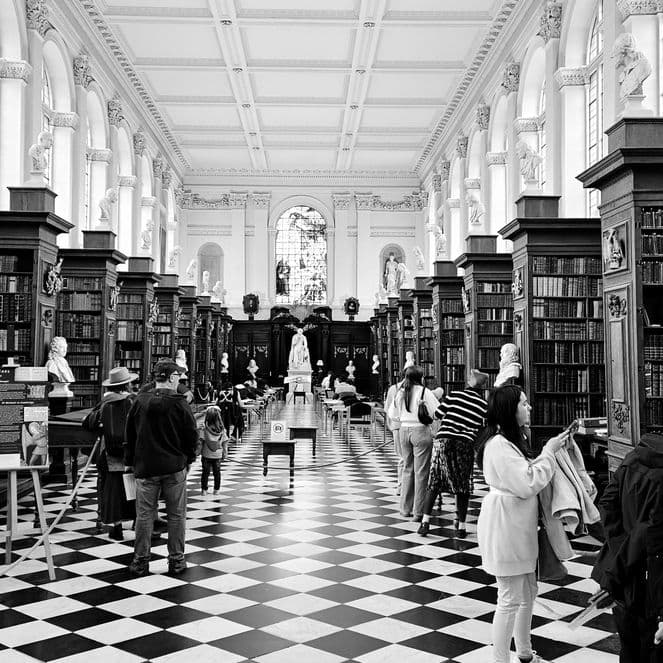 How to take black and white photos with an Android smartphone