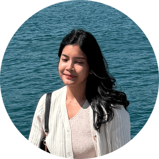 Headshot of content creator Lisa Rosanty