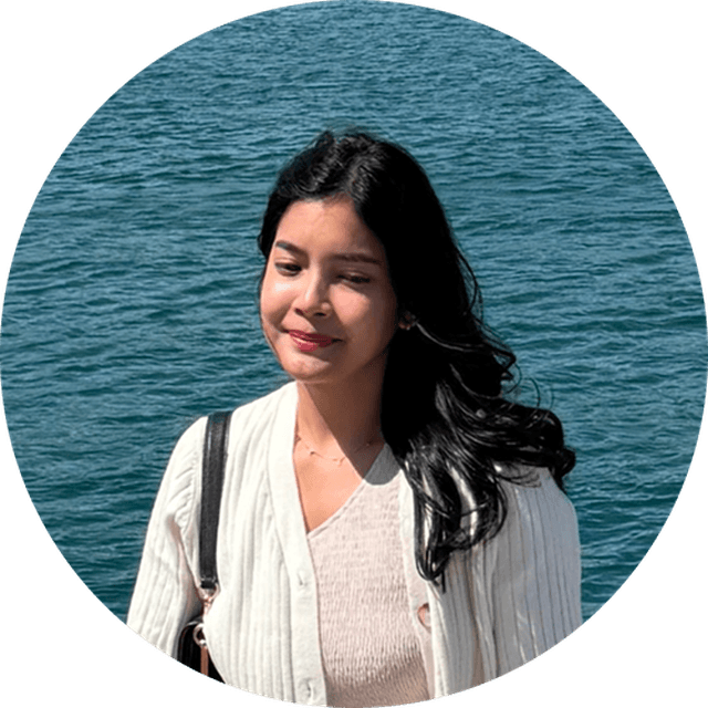 Headshot of content creator Lisa Rosanty