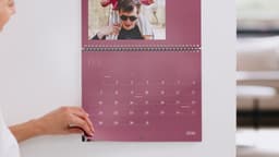 Vaakasuuntainen kalenteri