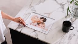 Vaakasuuntainen kalenteri