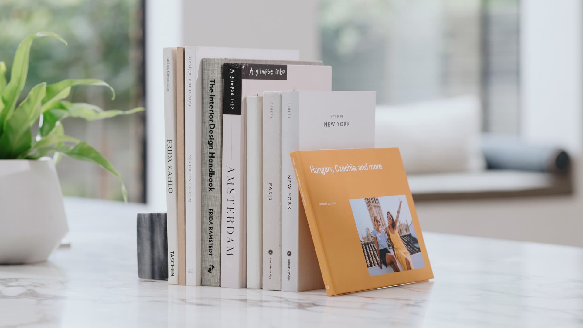 Kovakantinen valokuvakirja